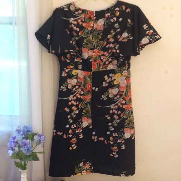 Vintage Hawaiian flutter sleeve floral dress - Picture 2 of 4